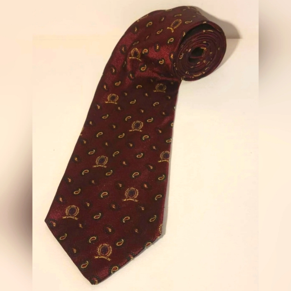 Vintage Tommy Hilfiger Men's Tie Red - Crest Shield & Paisley